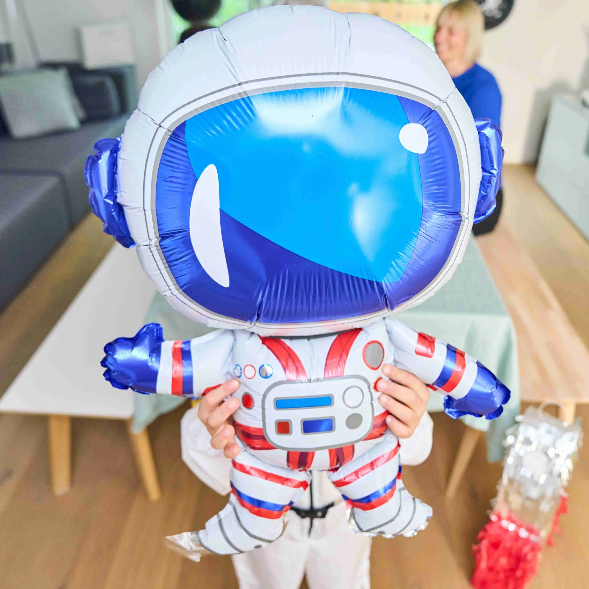 little-birthday-astronaut-xl-folien-luftballon-76x54-cm image 2