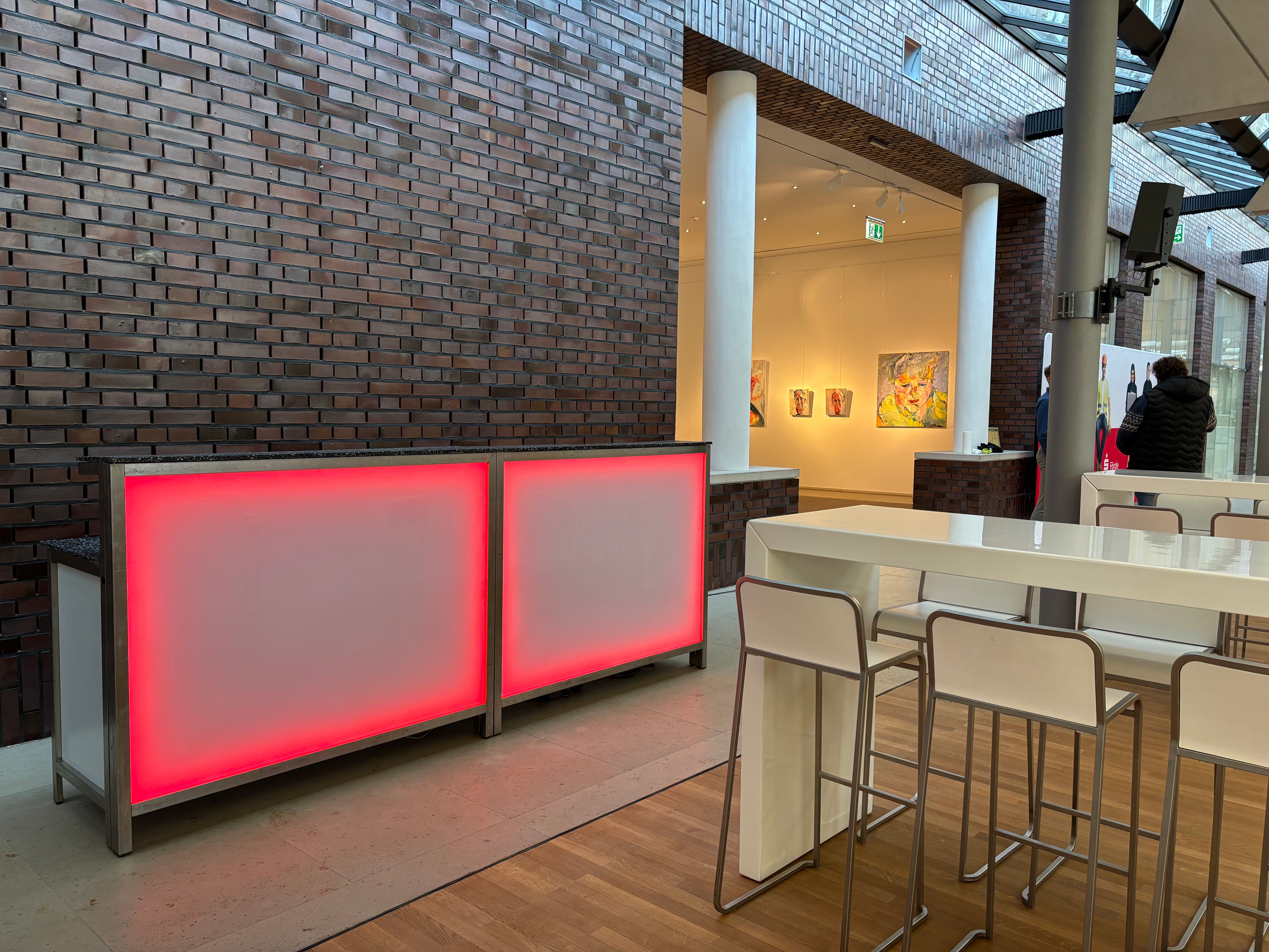 eventverleih-sh-mobiliar-led-klapp-tresen-150cm-beleuchtet image 2