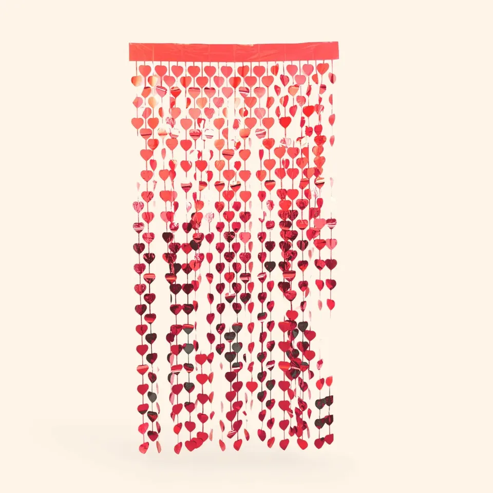 little-birthday-lametta-vorhang-rotes-herz-1x2-m image 1
