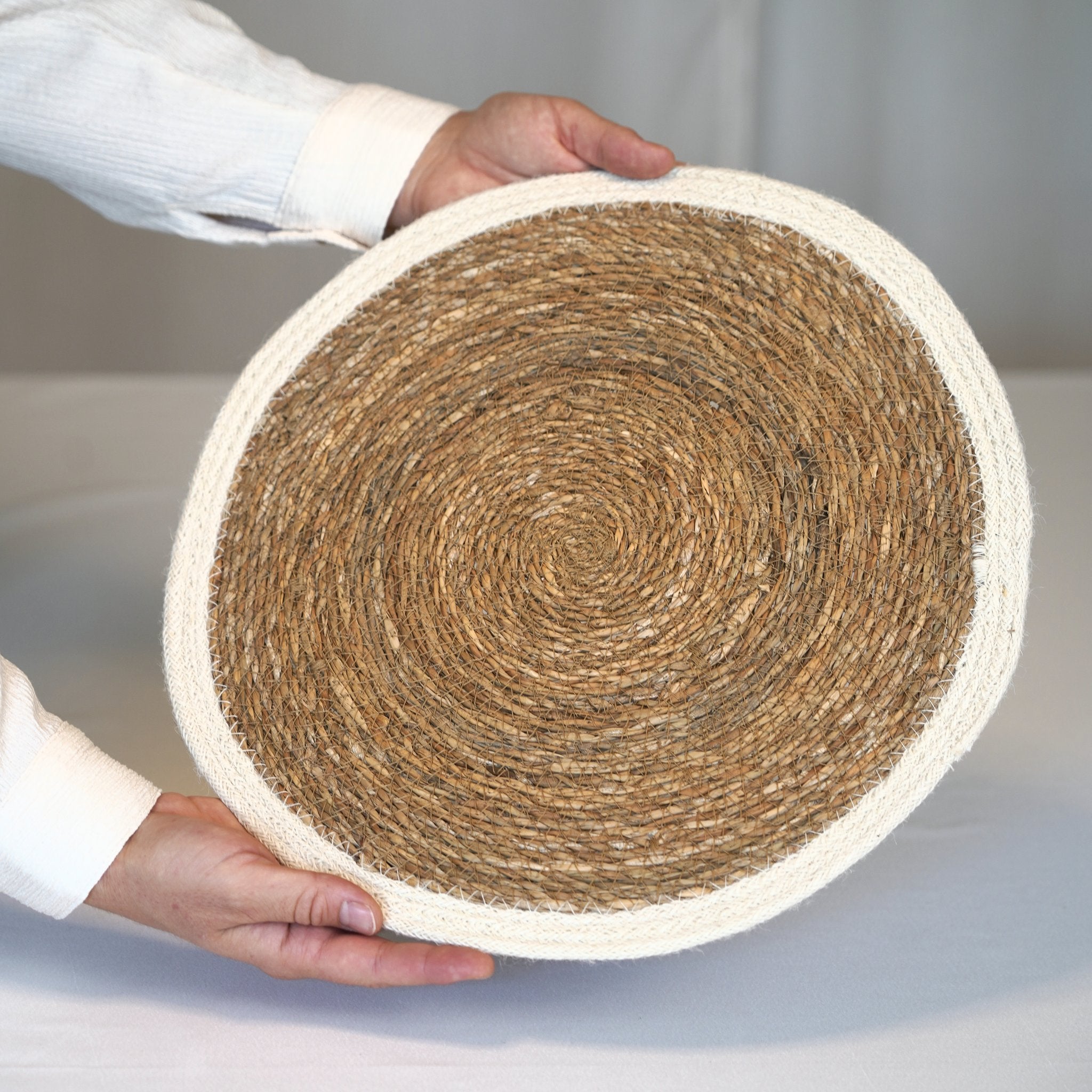 eventzauber-platzset-geflochten-rund-36cm-heller-rand image 4